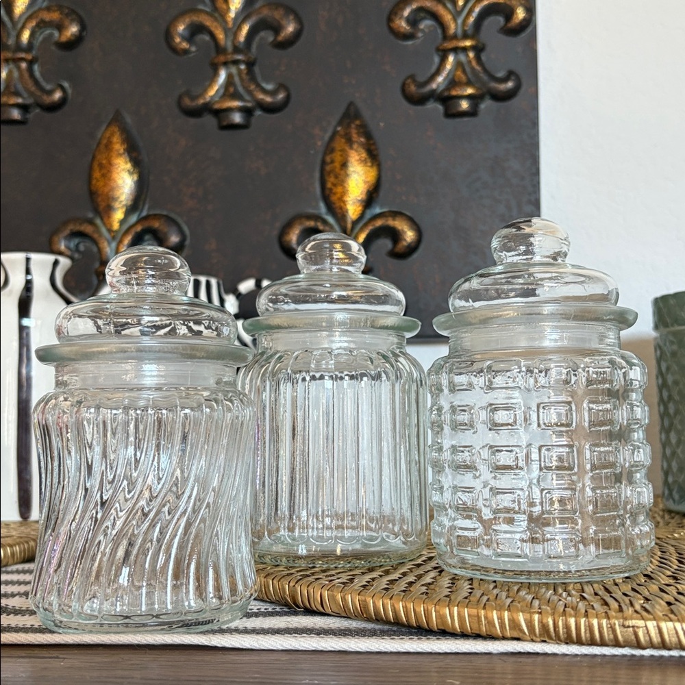 🆕Bundle Of 3 Clear Glass Apothecary Jars With Lids